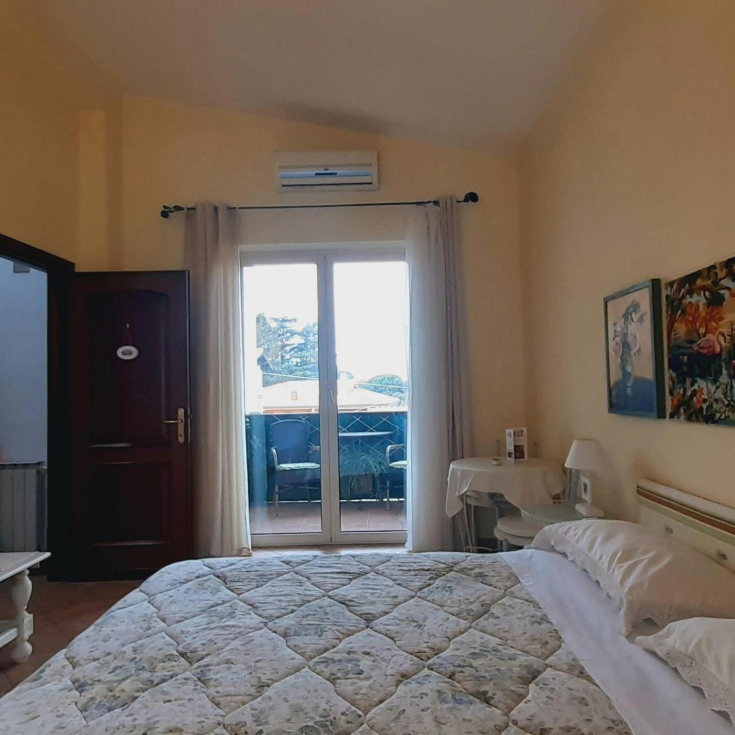 Couette-café Fabiola 3*